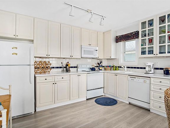 3rd image of 4823 Haven Ave