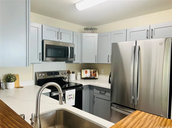 94-1461 Waipio Uka St APT P102, Waipahu, HI 96797