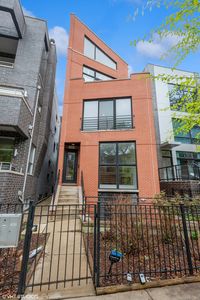 831 N Hermitage Ave APT 1, Chicago, IL, 60622