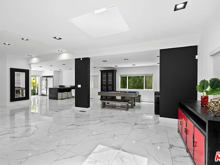 1750 N Beverly Glen Blvd — Photo 10