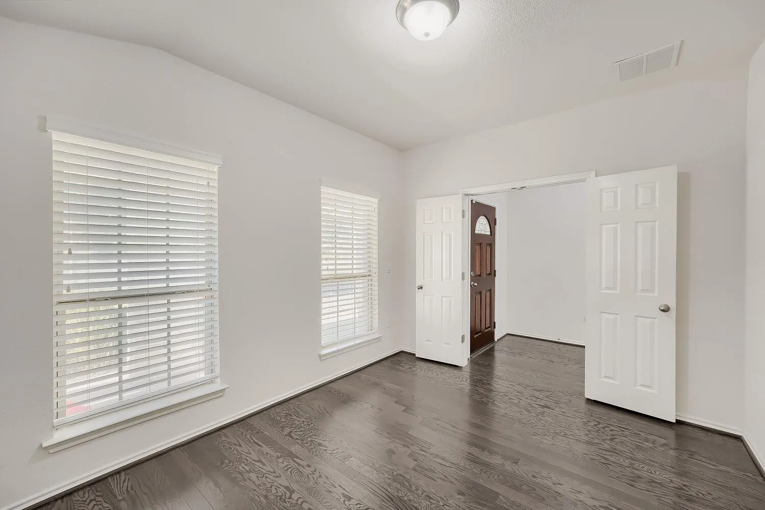 3 bed, 2.0 bath, 2190 sqft, $2,400 — Photo 3