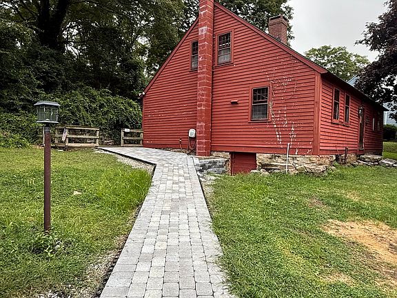 3rd image of 31 North Stonington Road