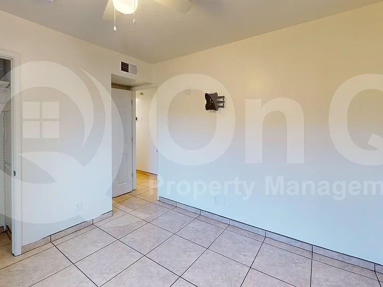 1132 W Knox Pl — Photo 16
