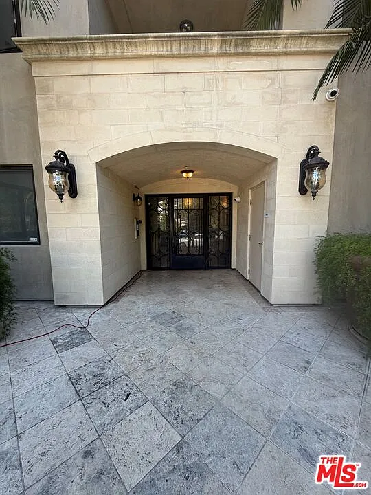 3 bed, 3.0 bath, 1650 sqft, $6,750 — Photo 2