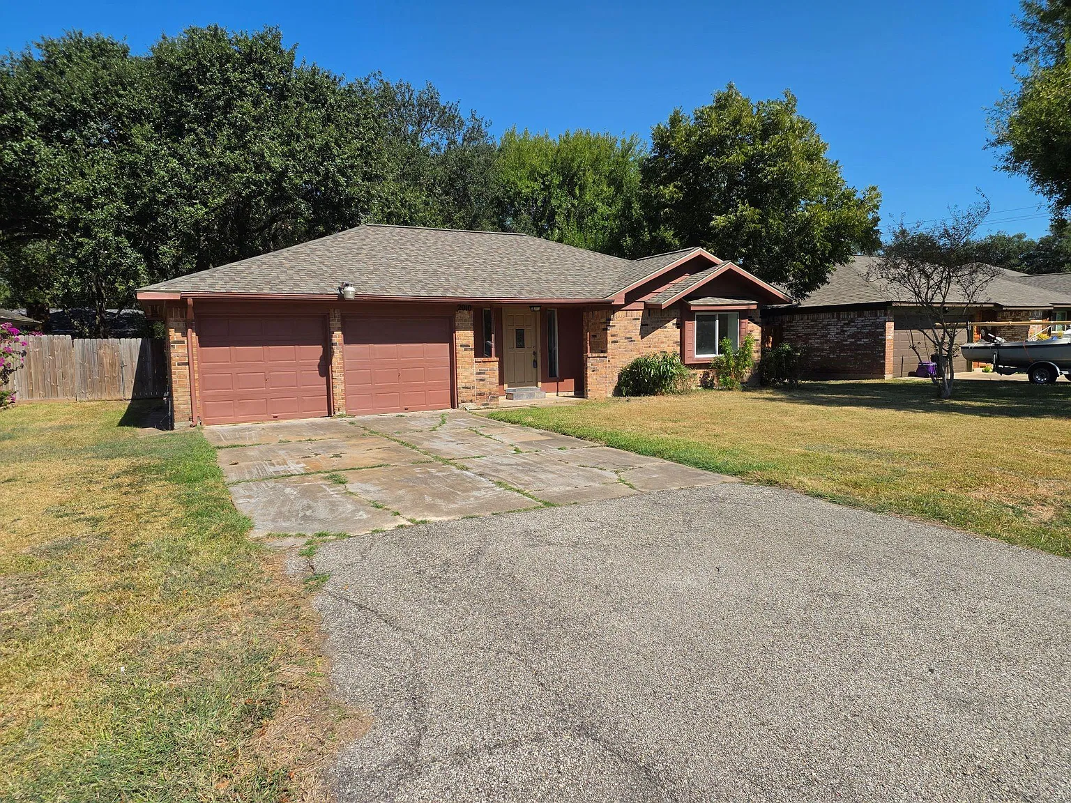 3 bed, 2.0 bath, 1323 sqft, $2,295 — Photo 2