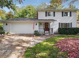 5800 Lamplighter Ln, Midland, MI 48642