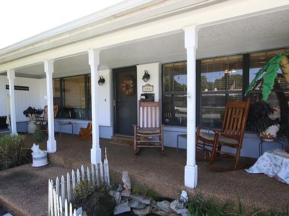 4th image of 404 Patricia Ave