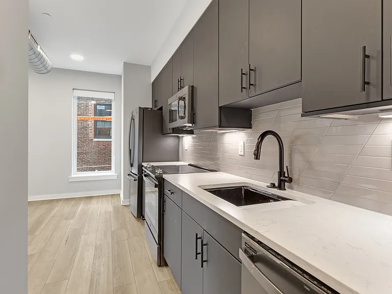 102 W Berks St — Photo 23