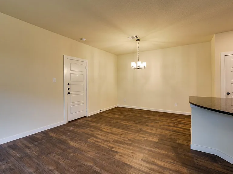 648 Blackland Dr — Photo 6