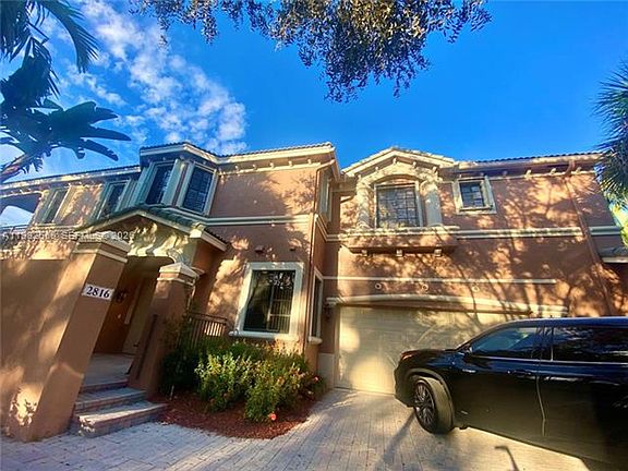 3rd image of 2816 Kinsington Cir #Townhouse 28-1