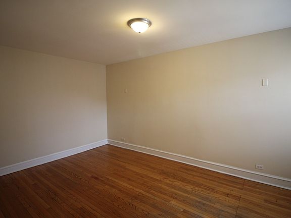 2nd image of 2318 W Granville Ave #1