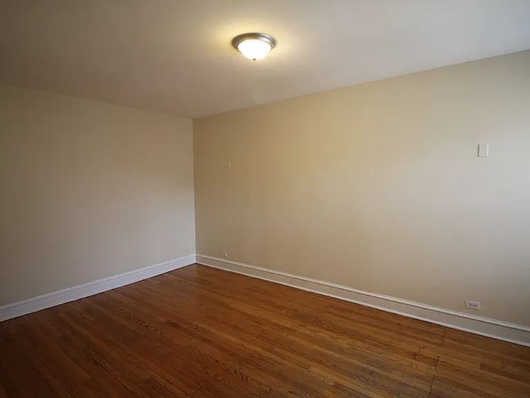 2318 W Granville Ave #1 — Photo 2
