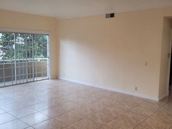 3rd image of 1064 S Shenandoah St APT 201