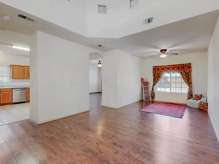 7309 Boxwood Ave NE — Photo 15