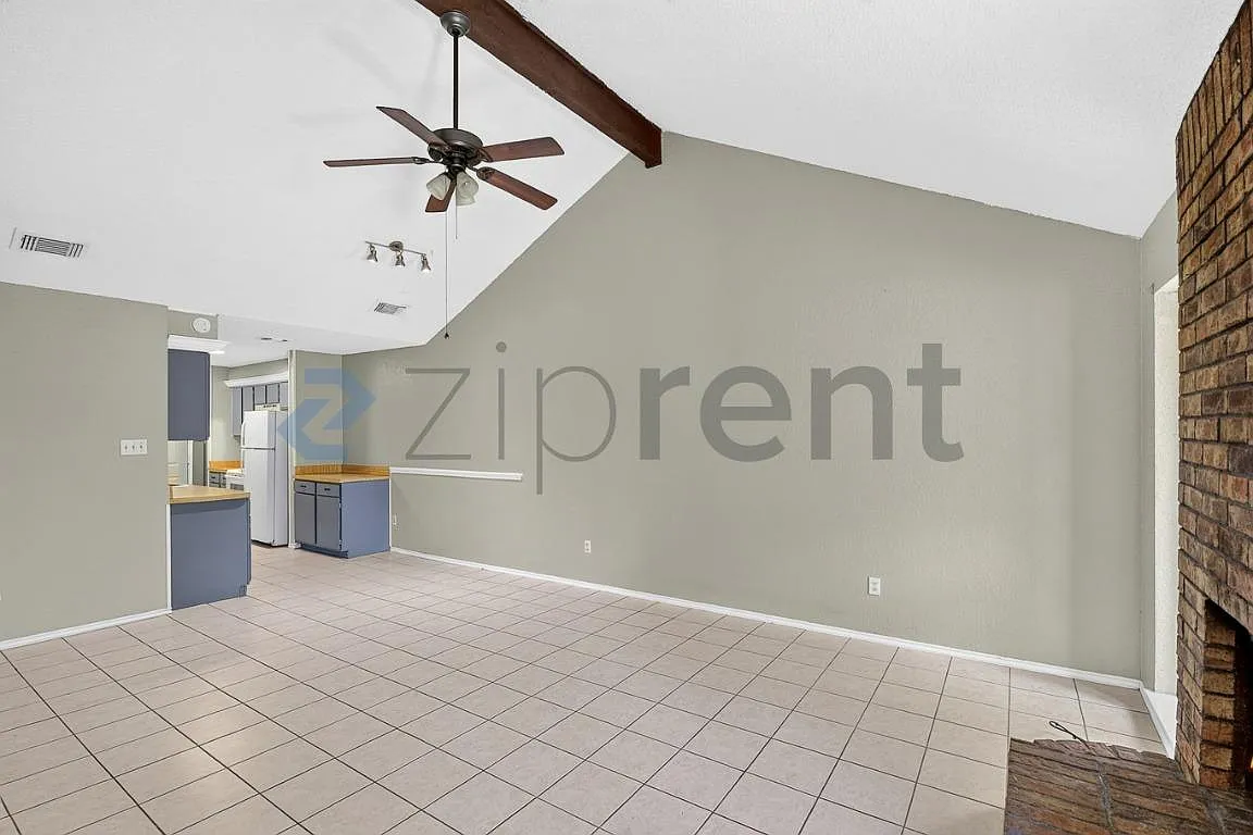2 bed, 1.5 bath, 1103 sqft, $1,450 — Photo 3