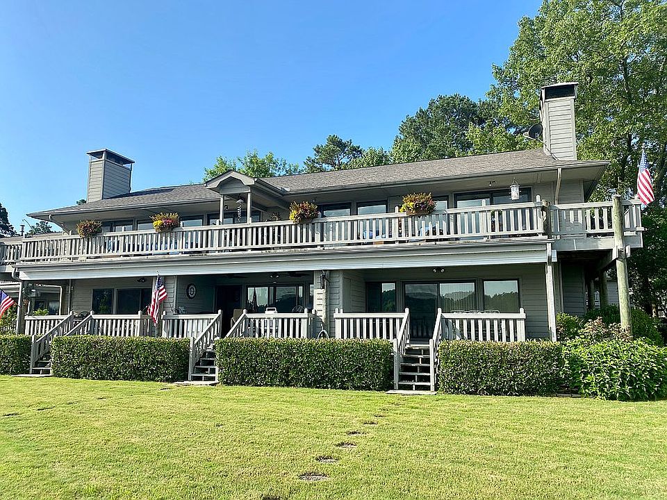 Upstairs condo w/ wrap deck