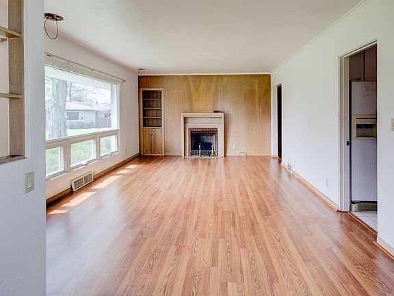 4th image of 1915 Glenwood Dr