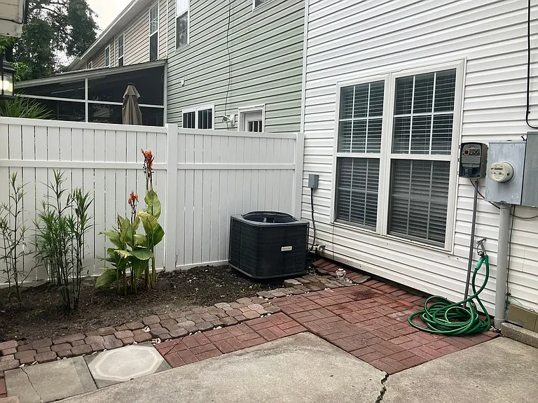 47 Regent Ave — Photo 32