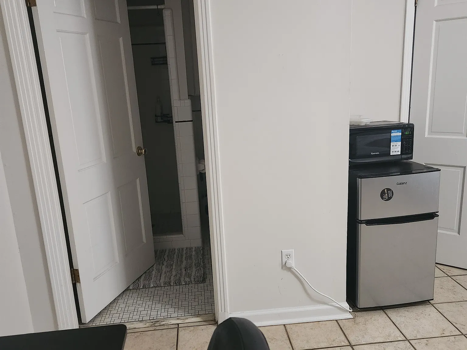 Studio, 300 sqft, $1,500 — Photo 3