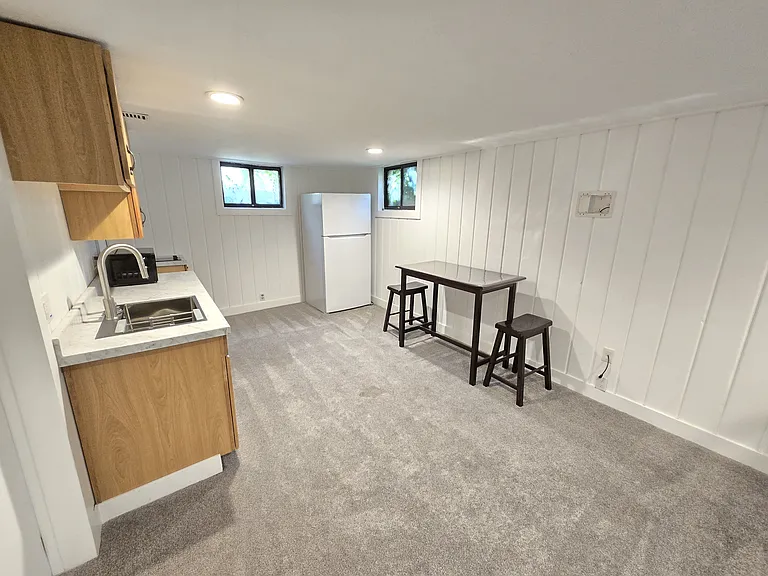 5360 S Avalon Dr — Photo 2