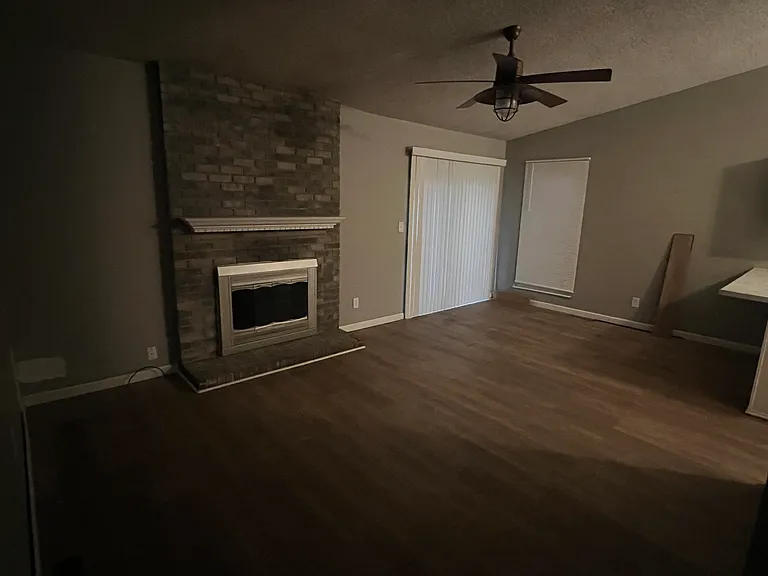 131 Springbrook Dr — Photo 2