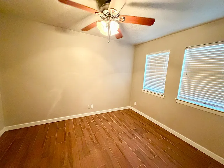 2802 Stewart Dr — Photo 11