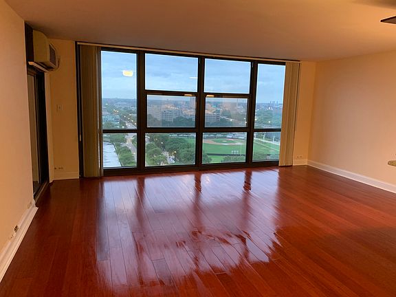 2nd image of 2901 S Michigan Ave APT 1505