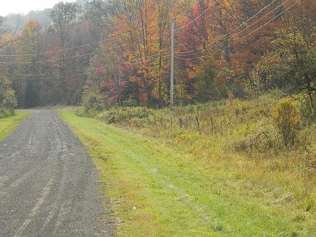 2nd image of 135 Gateway Ln
