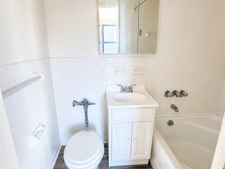 1902 Beverley Rd #5C — Photo 3