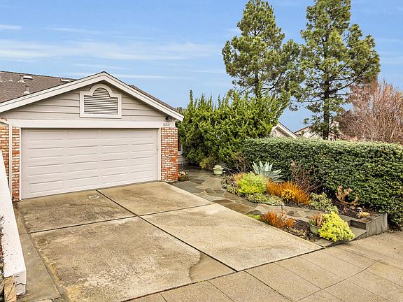 2nd image of 1660 Toyon Ct