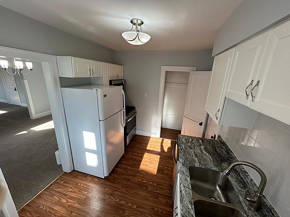 3rd image of 1333 Gladys Ave
