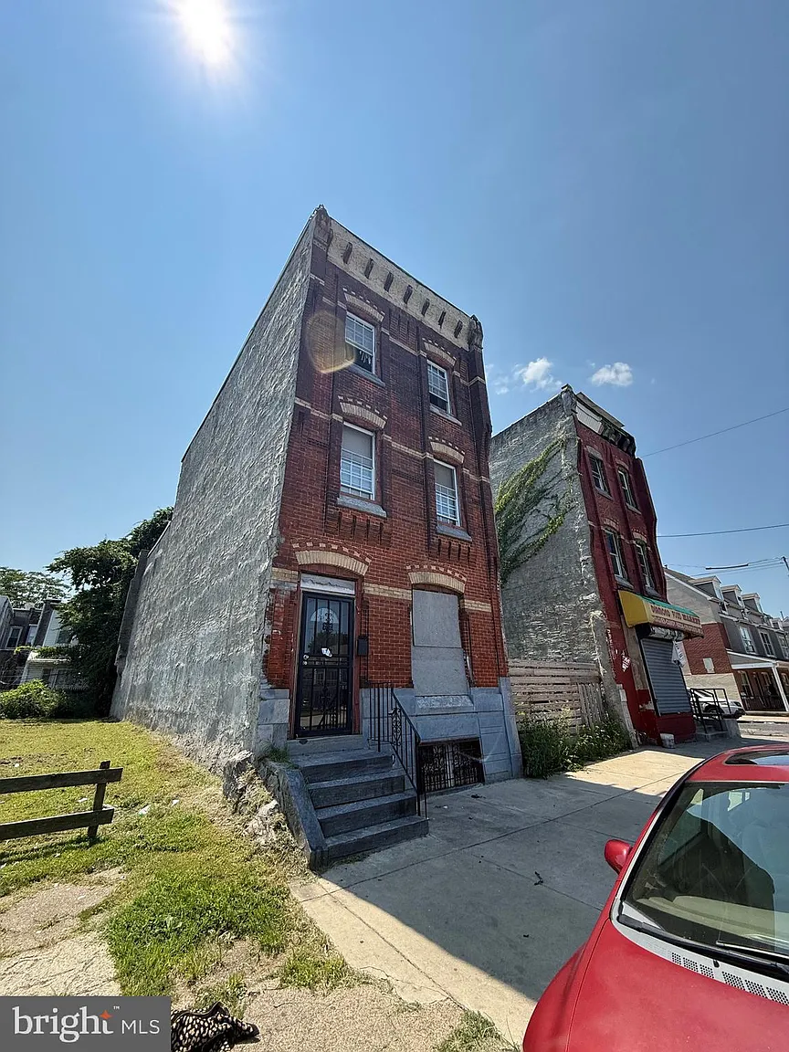 2236 W Diamond St photo 1