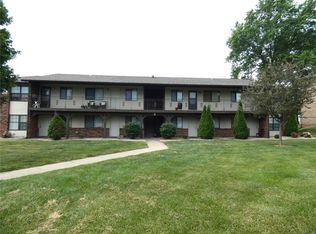 2 Lindbergh Cir, Belleville, IL 62221