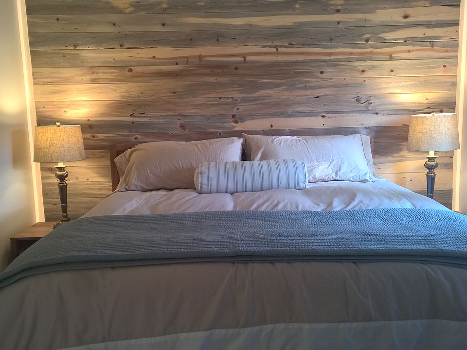 Master bedroom-private deck