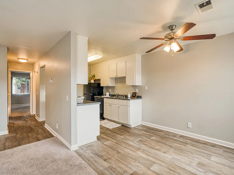 Kentwood Apartments — Photo 67