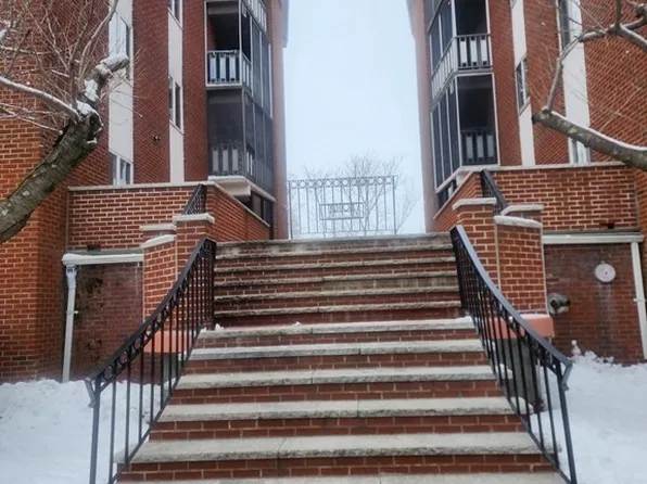 33 Lodgen Ct APT 4E, Malden, MA 02148