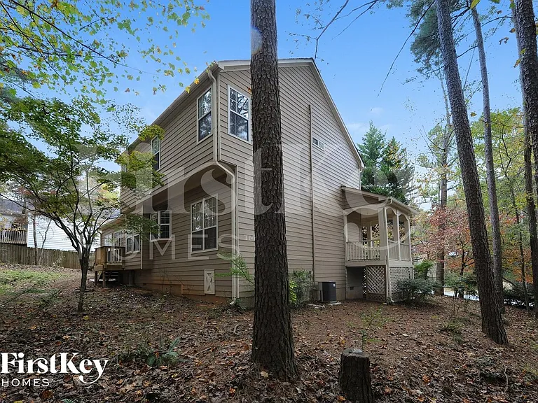 2001 Hawthorne Way — Photo 15