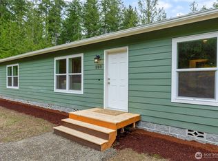 560 Meadowood Dr W, Seabeck, WA 98380