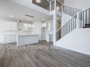 2113 209a St NW, Edmonton, AB T6M3A3