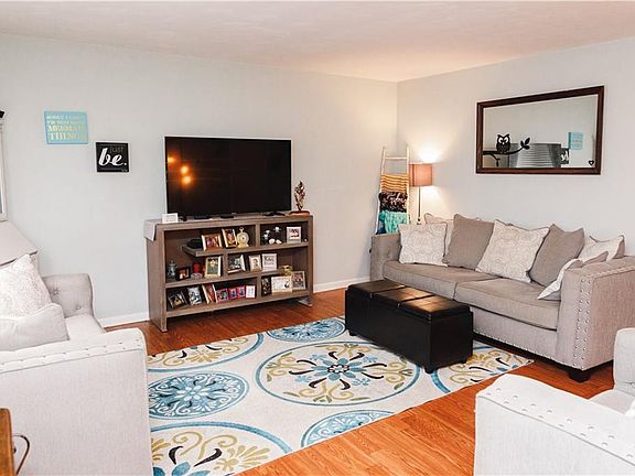 3rd image of 474 Hill Meadow Dr