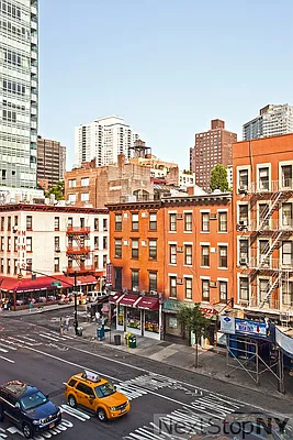 Sold by NextStopNY | media 21