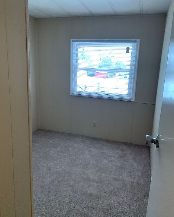 1st image of 609 Village Dr
