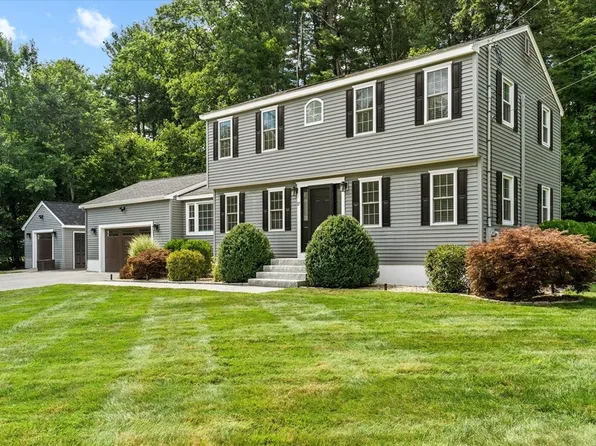 17 Crabapple Ln, Chelmsford, MA 01824