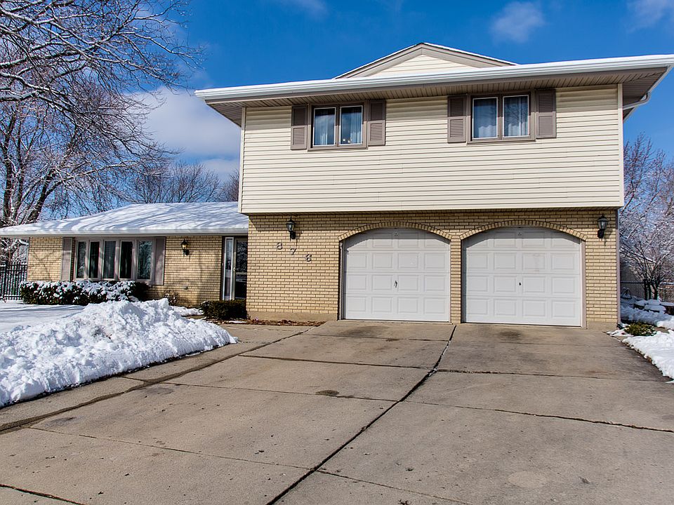 1st image of 876 Bedford Ct