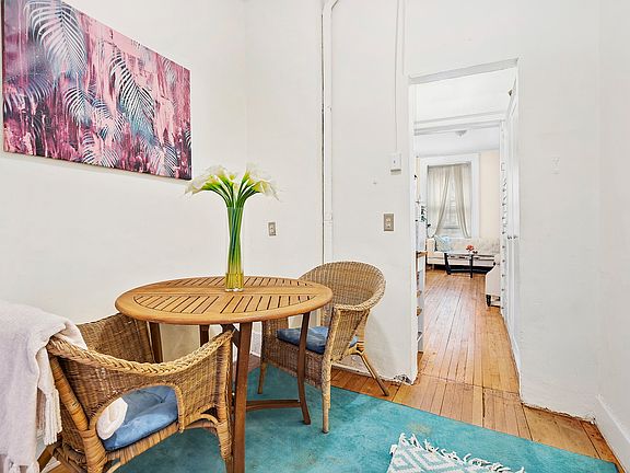 3rd image of 12 Bank St APT 1