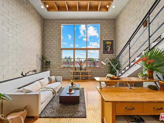 3rd image of 717 N Cahuenga Blvd APT A3