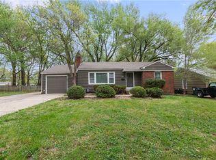 8601 Greenwood Rd, Raytown, MO 64138