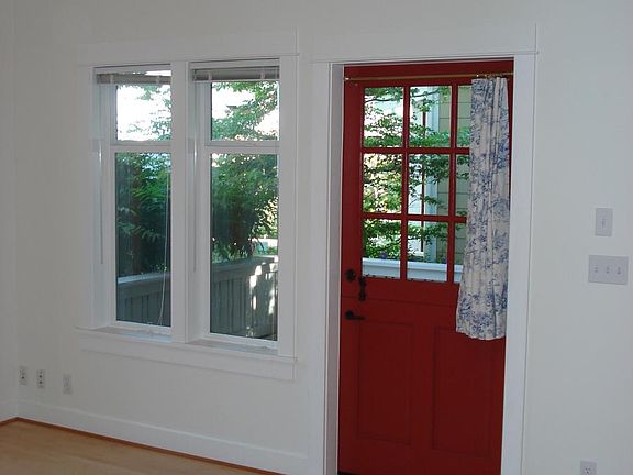 3rd image of 315 Ericksen Ave NE