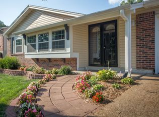 317 Wembley Ln, Manchester, MO 63021