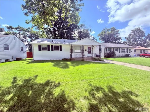 80 Florissant Park Dr, Florissant, MO 63031